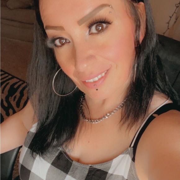 Meet your Posher, Sharie - Picture 1 of 1